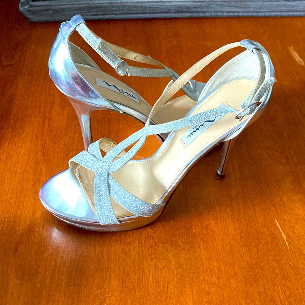 Nina Silver sparkle Platform Heels Size 7.5